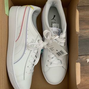NWT Vikky V2 Puma Shoes
